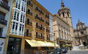Flats Friends Plaza De La Reina